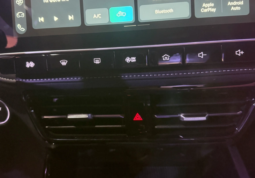 Single-zone Air Conditioning with Air Filter and Rear Vent