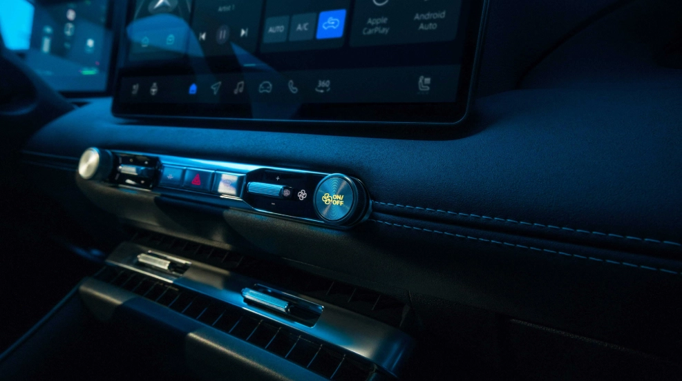 Automatic Climate Control with Rear AC Vents